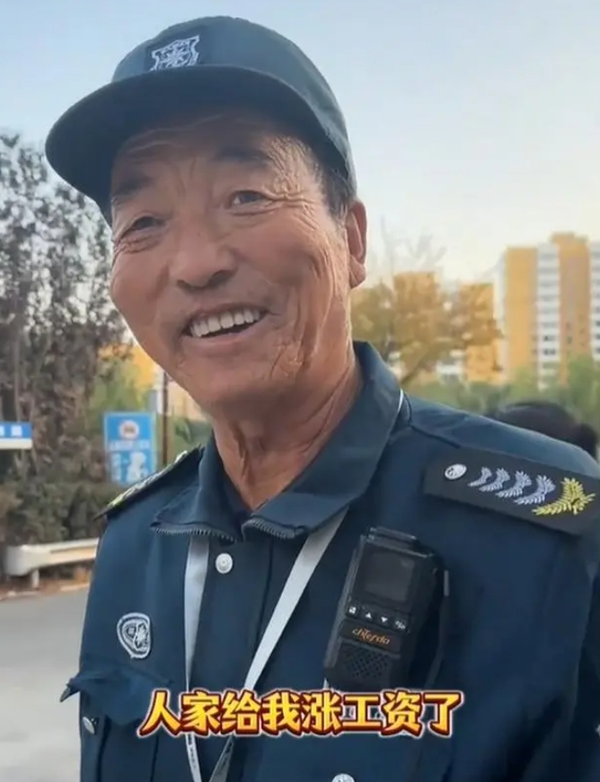 被辞退和辞职都是真的 | 对话山西隰县小西天景区保安大爷:他们不准我和游客说话