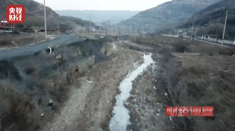 倾倒之患!汾河部分流域煤矸石无序堆存,生态“伤口”亟待缝合6