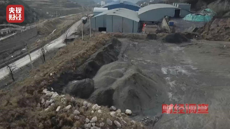 倾倒之患!汾河部分流域煤矸石无序堆存,生态“伤口”亟待缝合8