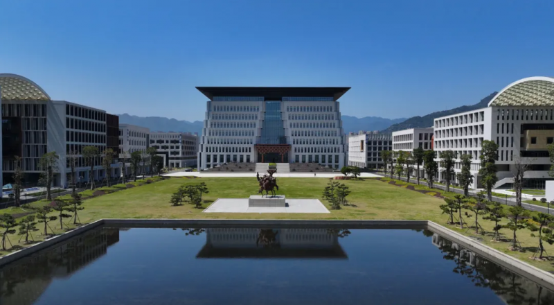 曹德旺百亿捐建福耀科技大学首招：年费5460元，本硕博双学位+国际科研合作