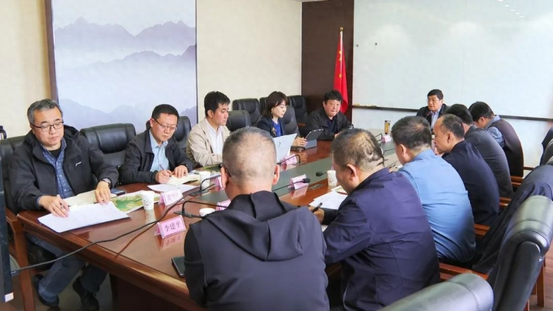 晋中市榆社县委书记郭建雄与太原康培集团董事长康伟举行项目对接座谈