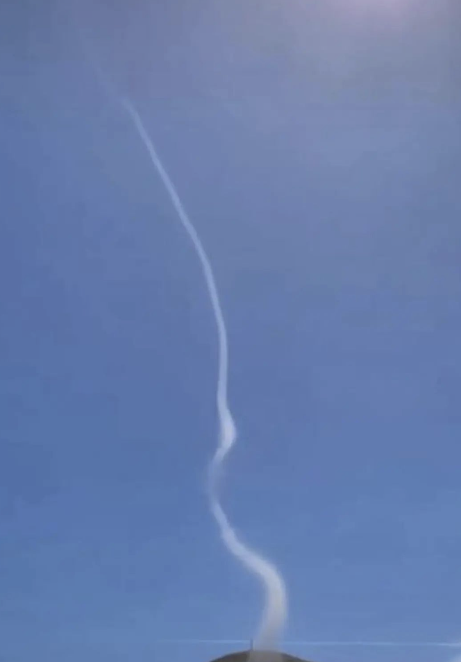 一根白柱直冲天际…五台山景区现尘卷风奇观