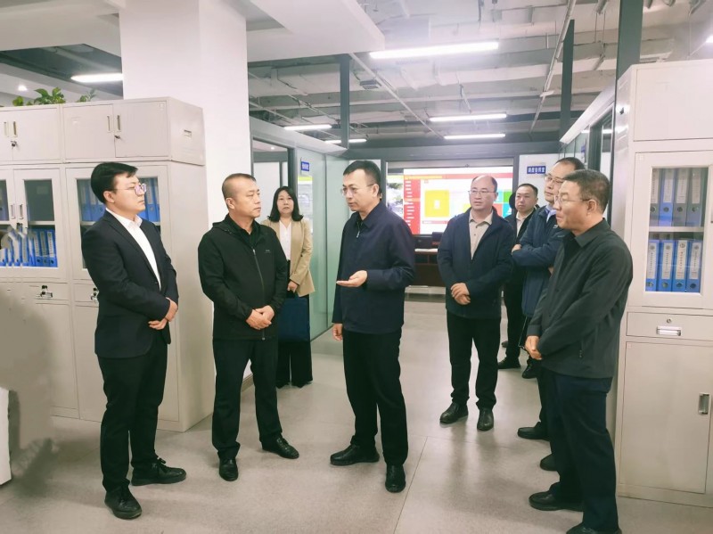 山西省晋中市委副书记、政法委书记冯晓雷调研综治中心规范化建设和信访维稳工作