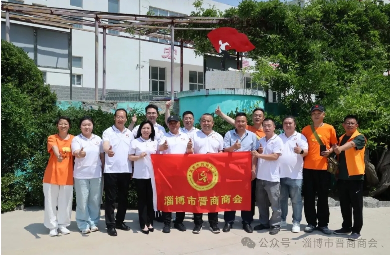 淄博市晋商商会联合麦田公益、山设协青专委走进三岔学校庆开展“情暖六一 与爱同行”爱心捐赠活动