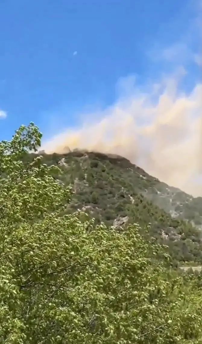 太原太山博物馆一建筑坍塌，山顶腾起大量灰尘！已因地质灾害闭馆