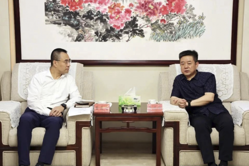 兰花集团董事长李晓明与光大银行太原分行行长苗逢光一行举行工作交流