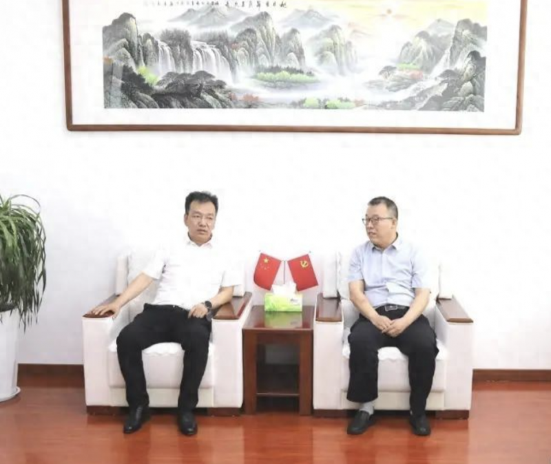 山西省长治市沁县县委书记司慧军与山西一建集团有限公司董事长田维章举行工作座谈