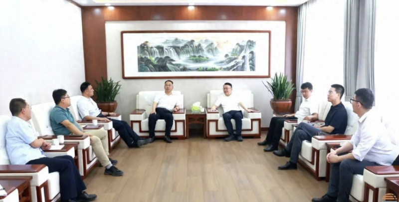 山西省长治市沁县县委副书记、县长李俊杰与海亮集团詹天浩一行进行对接座谈