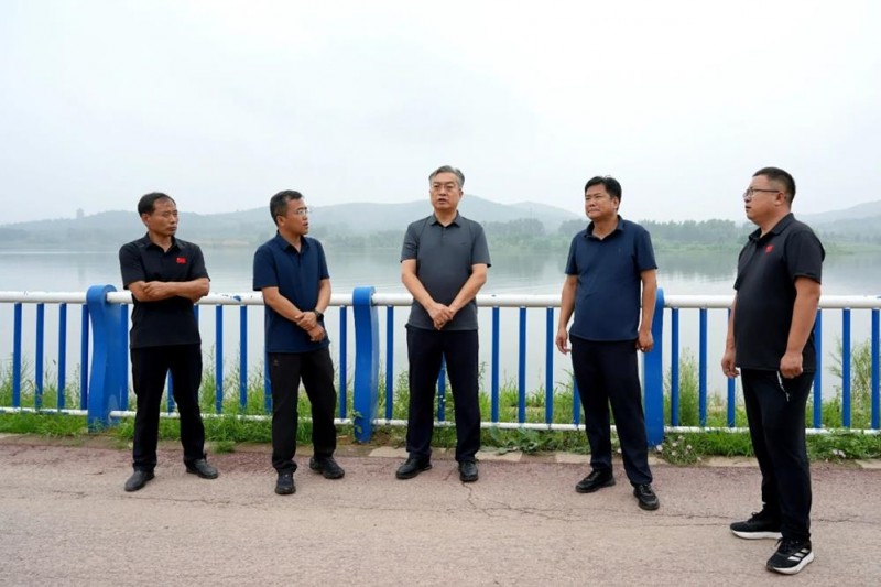 山西省晋中市榆社县委副书记、县长魏栋在河峪乡调研乡村振兴工作