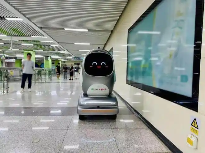 全球首例！深圳机器人自主搭乘地铁配送货