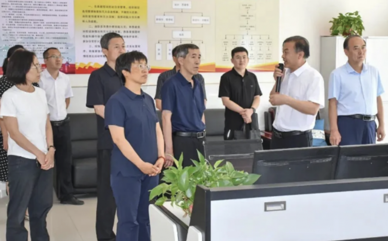 山西省吕梁市人大调研组在临县调研义务教育阶段教师队伍建设情况