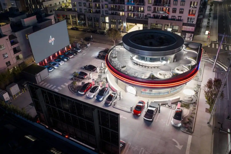 马斯克正式进军餐饮业！特斯拉超级充电站餐厅开业