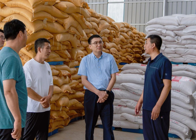 山西省晋中市左权县委书记石勇在丽山红农业开发有限公司调研