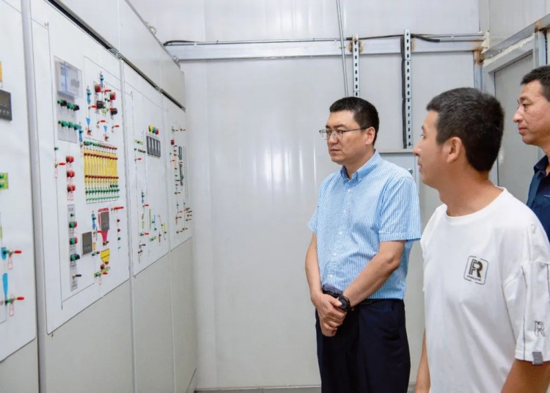 山西省晋中市左权县委书记石勇在丽山红农业开发有限公司调研