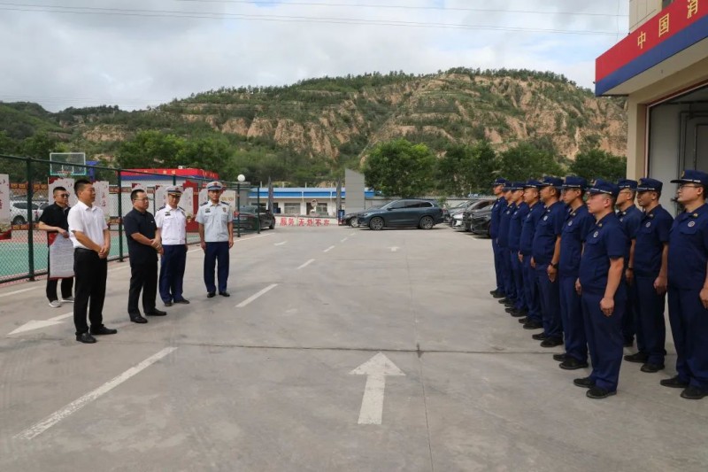 杜侯平率队开展“八一”走访慰问活动 向消防指战员和退役军人送上节日关怀