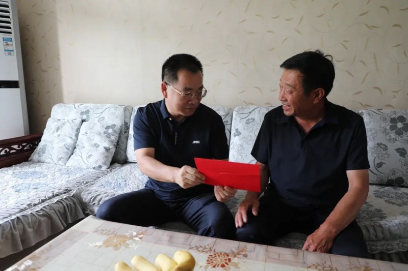 杜侯平率队开展“八一”走访慰问活动 向消防指战员和退役军人送上节日关怀3