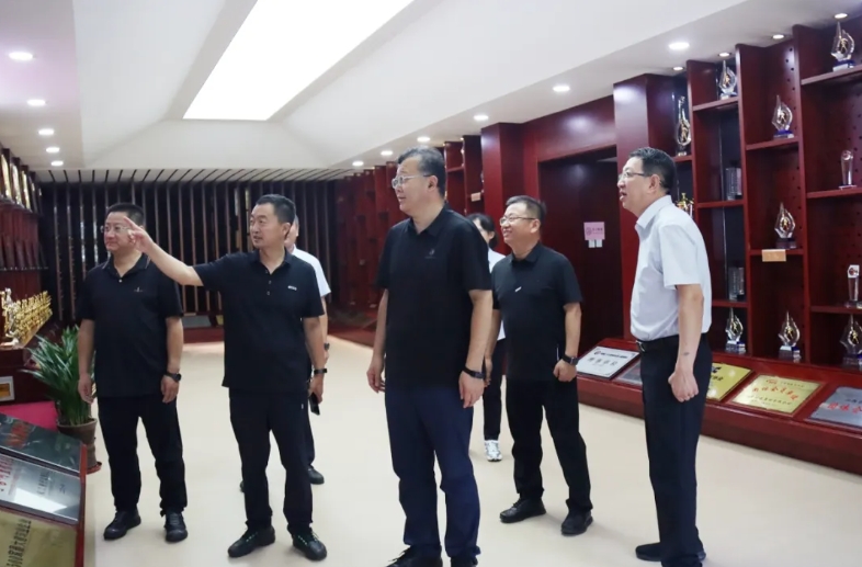 左权县领导到山西四建集团考察交流