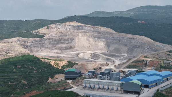 晋中市寿阳县：无名采石场污染肆虐 环保执法推诿引质疑