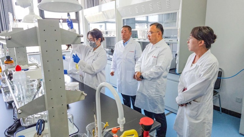 山西省长治市武乡县委常委、副县长高敏智在县综检中心调研