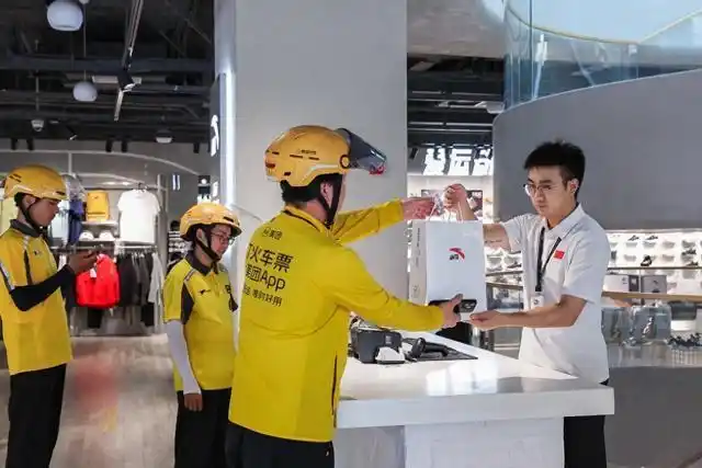 “闪购一下,安踏装备30分钟到手”,美团闪购与安踏品牌正式达成合作