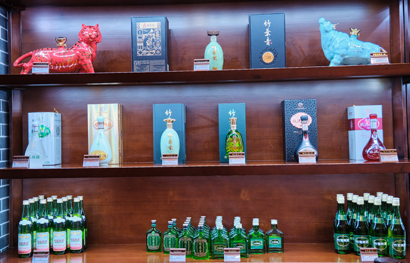 竹叶青系列丨酒标变“年轮”，竹叶青的消费简史