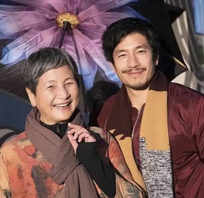 郑佩佩儿媳乳腺癌恶化，儿子定居国外众筹医药费，已经治疗了两年