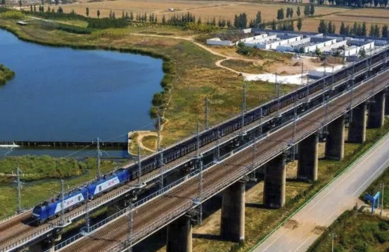 斥资257亿元购买788宗土地，山西千亿铁路巨头上半年狂揽300多亿