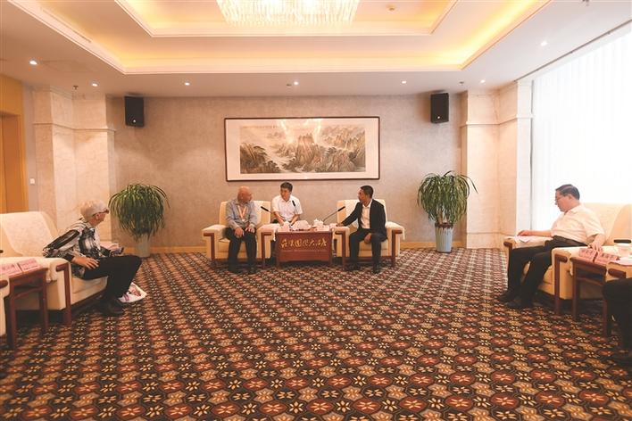 山西省吕梁市委书记孙大军会见詹姆斯·林赛一行