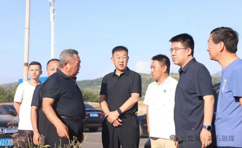 山西省吕梁市离石区委副书记、区长张海文深入西属巴街道推进新安大道项目征迁工作2