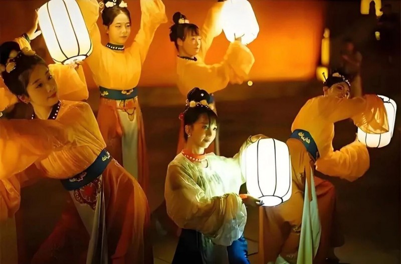 国庆中秋去哪嗨？振兴小镇放大招：演唱会+歌手赛+汉婚大典+奇幻巡游，玩出新鲜感！