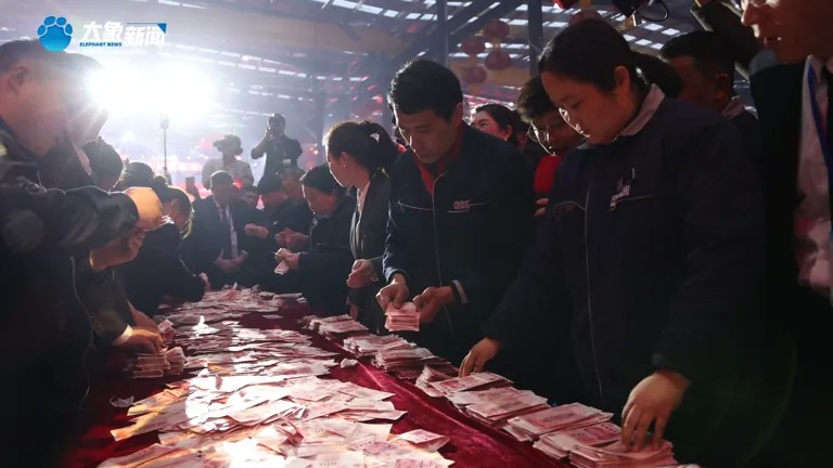 河南矿山创始人崔培军豪掷千万元为员工父母