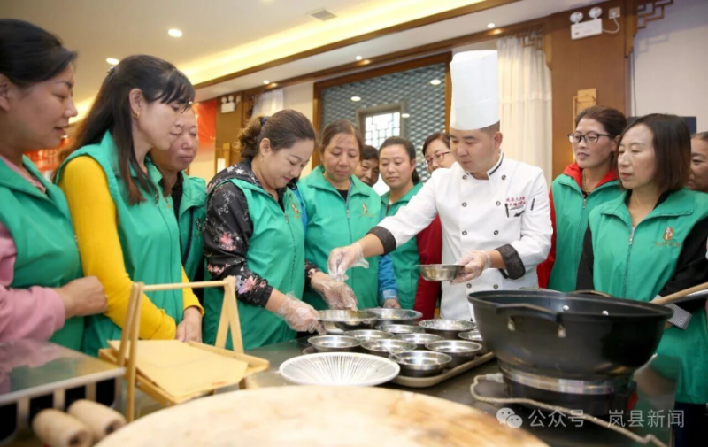 【媒体关注·吕梁日报】“土豆味”里藏匠心——“土豆宴厨师”劳务品牌点亮富民路