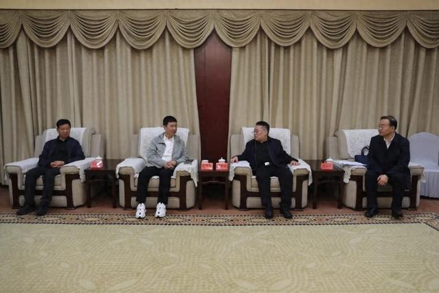 运城市闻喜县长解更生与苏州天华新能源会谈