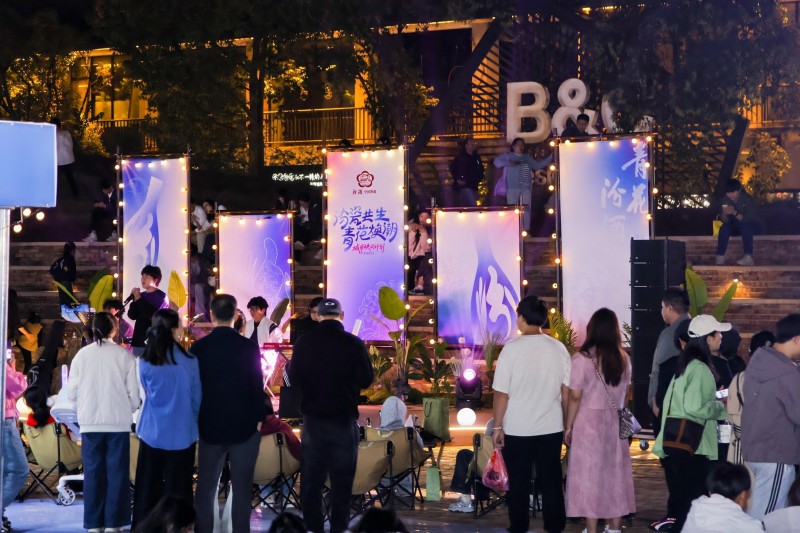 “汾瓷共生·青花焕潮”汾酒城市快闪在景德镇举行