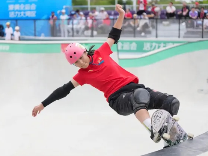 14岁山西小将韩岫芊澄全运会滑板摘第四 少年热血燃动碗池赛场