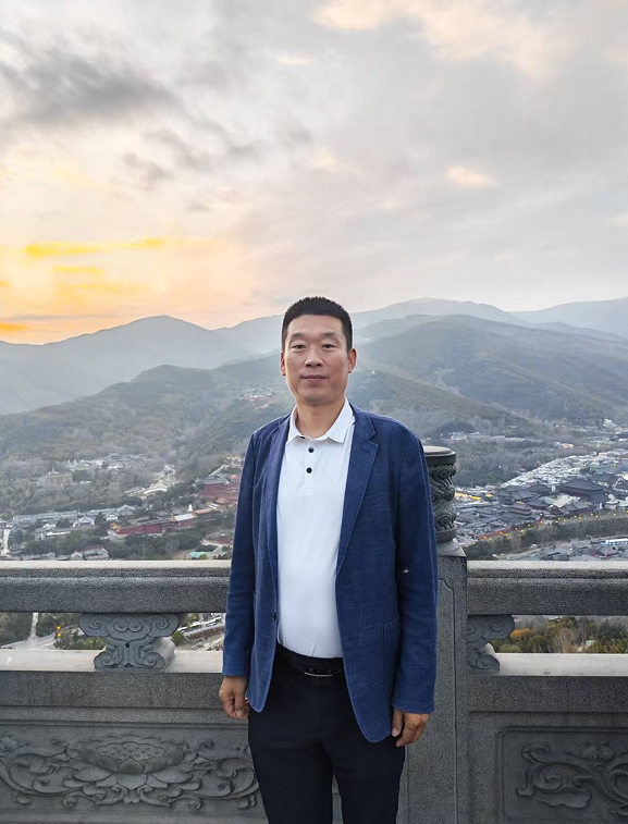 杨国栋-2025百名优秀晋商人物 山东世邦实验室设备科技有限公司（原烟台世邦家具有限公司）董事长 推荐商会山东省山西商会烟台分会