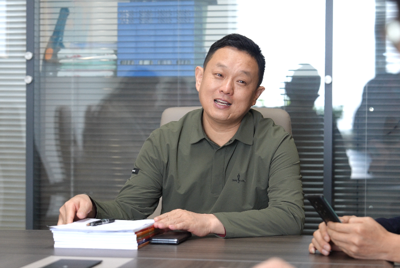 周荣，山西鑫坤建设工程有限公司董事长，建设工程施工、装饰装修，太原市成都商会