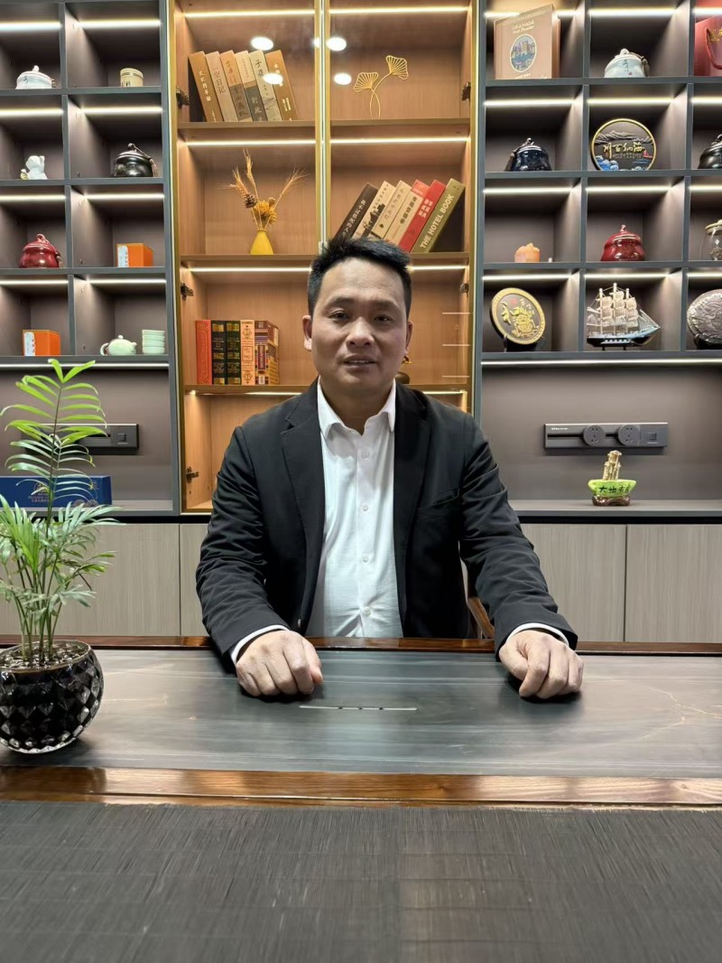 佘纲旭，阳城佘氏家居有限公司董事长，家居建材销售与服务，阳城县中小微企业创新联合会