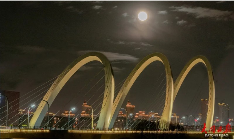 绝美同框！南环桥邂逅2026首场超级月亮