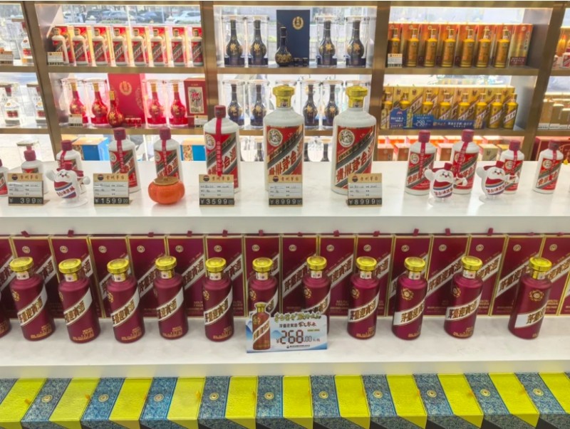 秒光！1499元飞天茅台上线即空，i茅台App冲上苹果购物榜第一，10万用户已下单！经销商同价做回馈，1000箱很快卖完