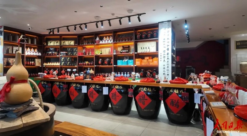 青砖黛瓦飘醋香，山西大同这家醋坊玩出花，游客排队都要尝~