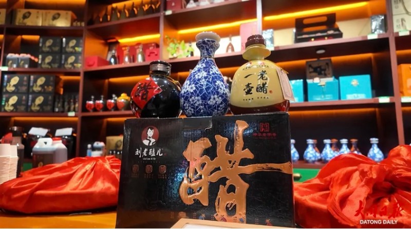 青砖黛瓦飘醋香，山西大同这家醋坊玩出花，游客排队都要尝~