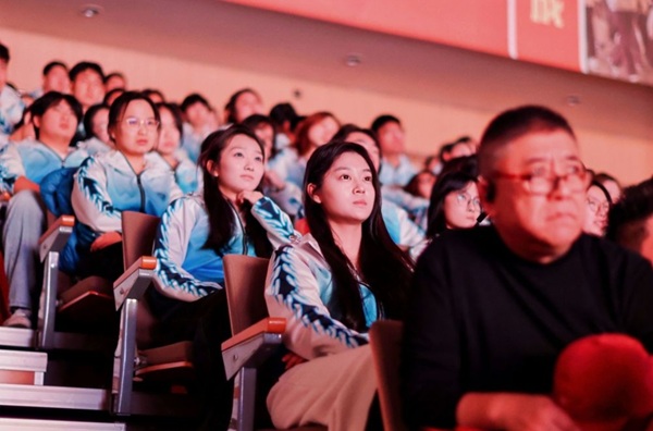 电影《这，就是青春》在太原首映