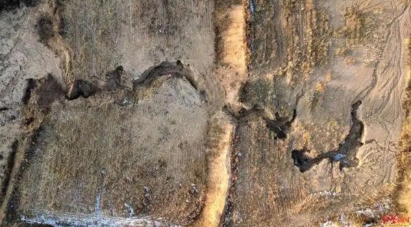 村民称山西原平&ldquo;土地整治&rdquo;后出现塌陷、坑洞危及宅基地，官方：雨季冲刷导致 开春后将修补