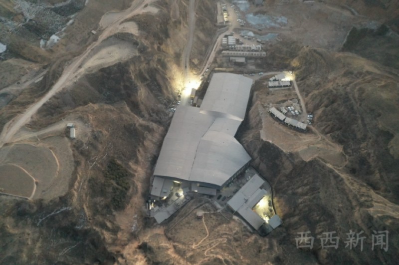 山西吕梁一矿山企业非法运输铝土矿？监管部门称双证已过期