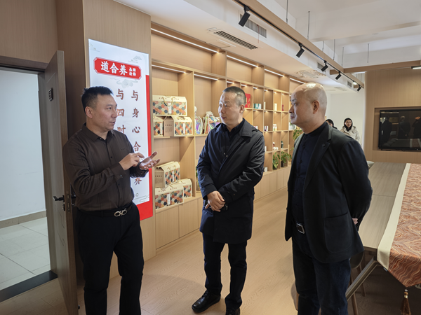 中国晋商俱乐部秘书长刘文斌走访河南省晋商会秘书长张佛廷企业一生康宁