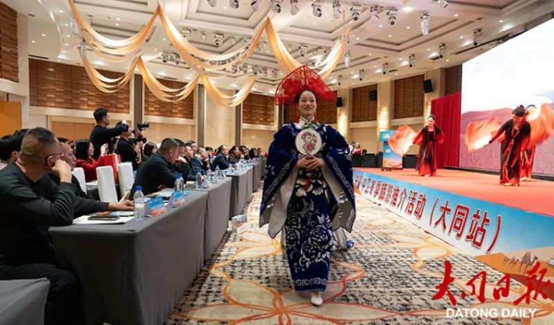 山西大同“牵手”中卫!早上看石窟,下午去滑沙