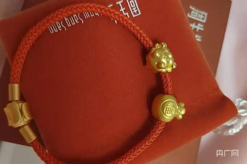 啄木鸟消费投诉丨足金挂坠不同点位金含量差35%？周生生回应：可退货 愿陪同进行权威检测