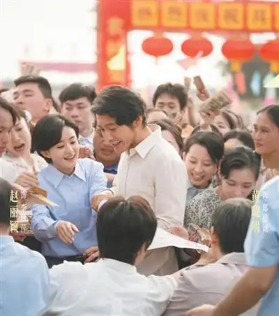 黄晓明人民日报撰文：把角色交还给生活