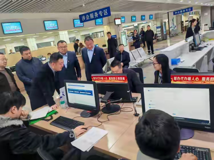 介休市长魏鹏耀调研营商环境局 部署营商环境优化提升工作